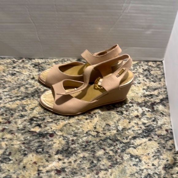 JOSH - Picture 2 of 4